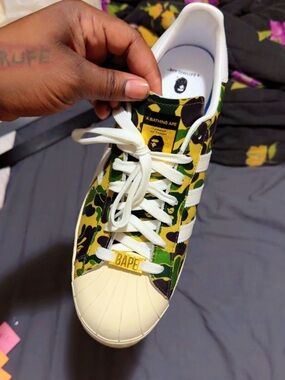 A Bathing Ape menGreen Camo Sneakers - BAPE Shell Toe